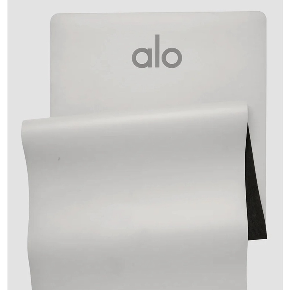 Brand New Alo Warrior Mat in Dove Gray NWT never used or opened